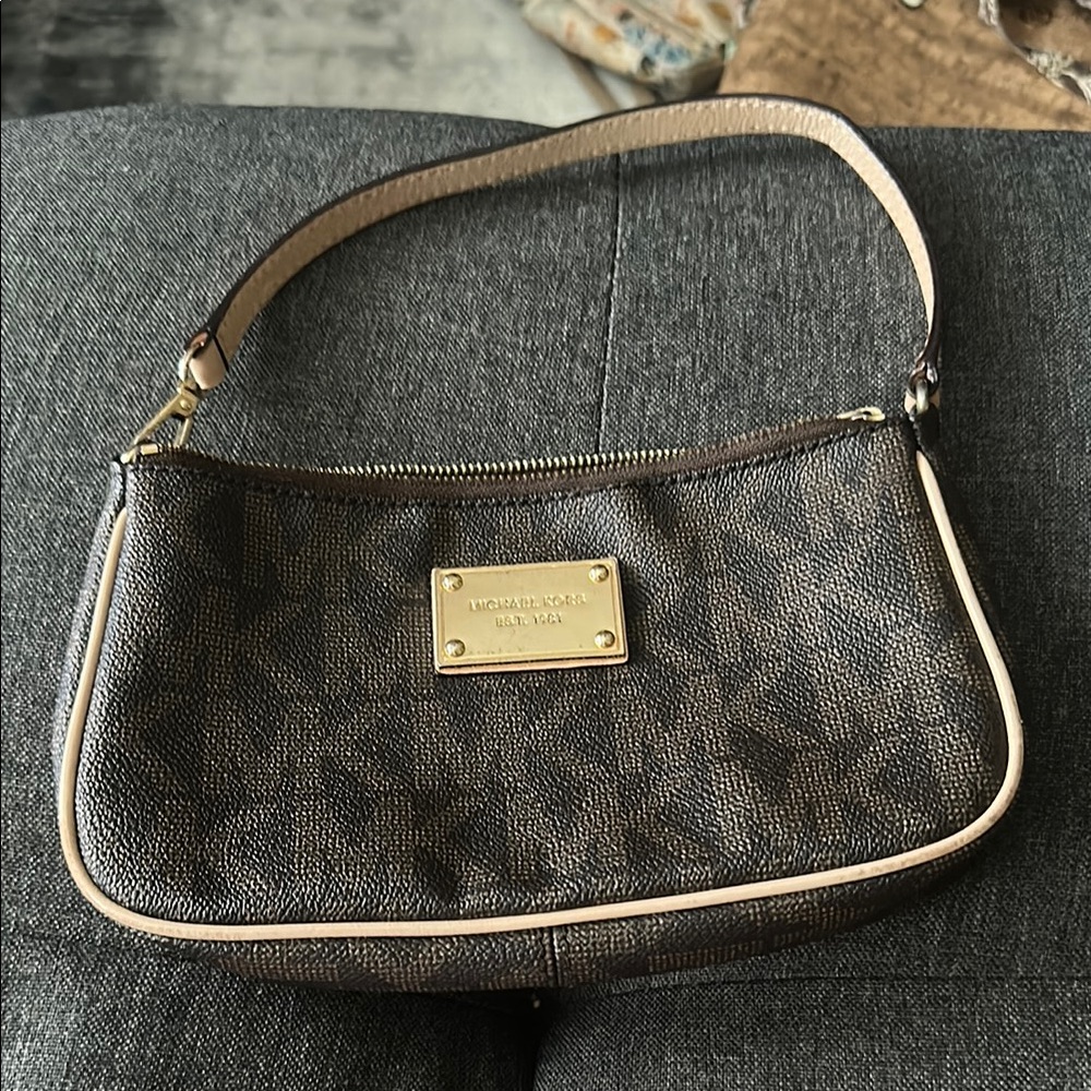 Michael Kors Brown Shoulder Bag with Classic Design
